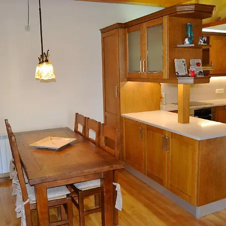 Apartment Con Piscina En Isovol
